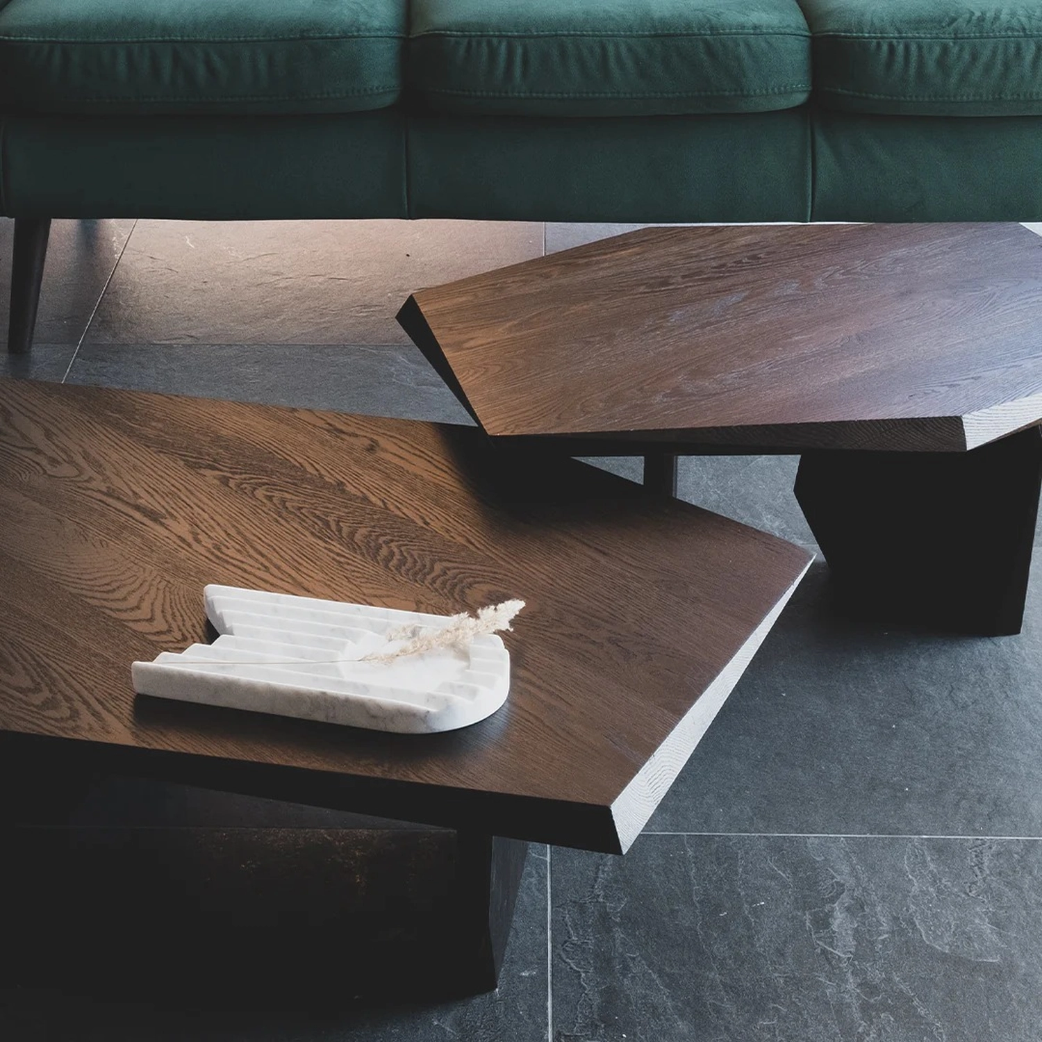 4Elements Maximilianus Group GmbH – Designermöbel und -dekoration – Holztisch