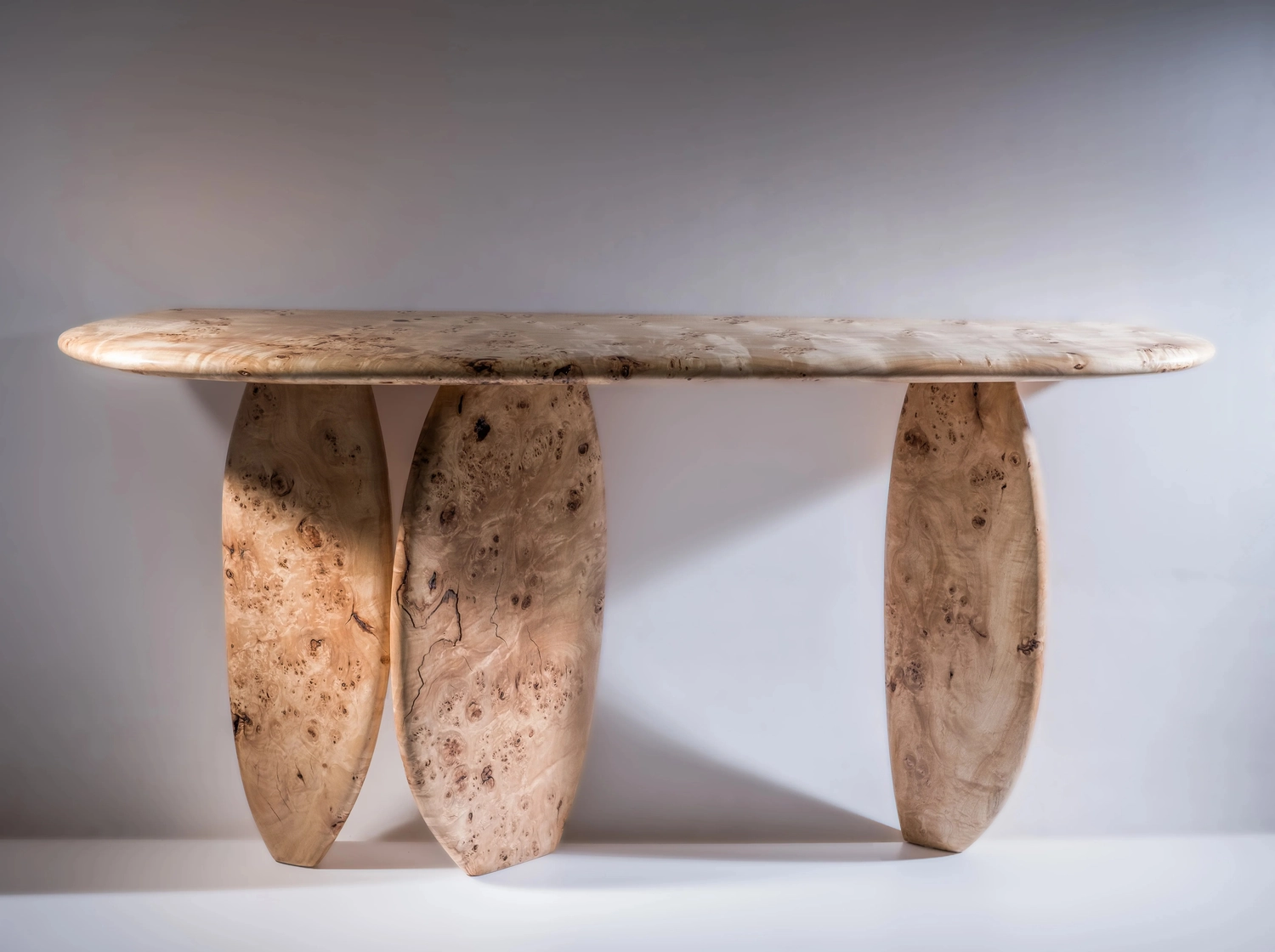 4Elements Maximilianus Group GmbH – Designermöbel und -dekoration – Holztisch